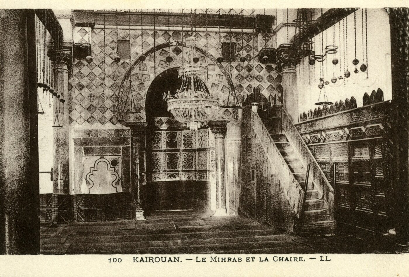 Kairouan mosque и cultural rules Tunisia
