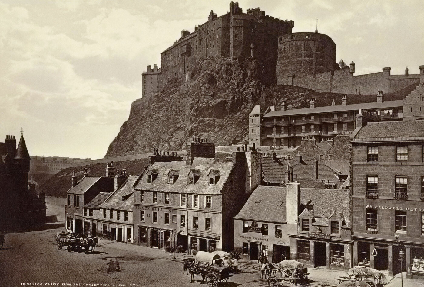 Edinburgh Castle и old town Scotland